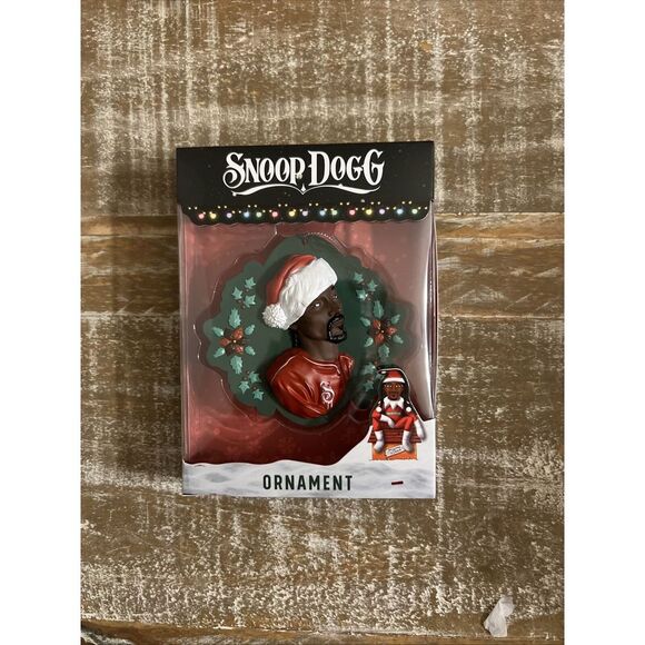 NIB 2024 Snoop on the Stoop Snoop Dogg Christmas Ornament ~ Wreath ~ Santa Hat‎ - Picture 1 of 1